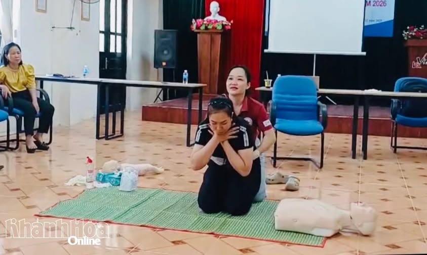 Đào tạo kỹ năng sơ cấp cứu cho nhân viên Trạm nghiền Cam Ranh.